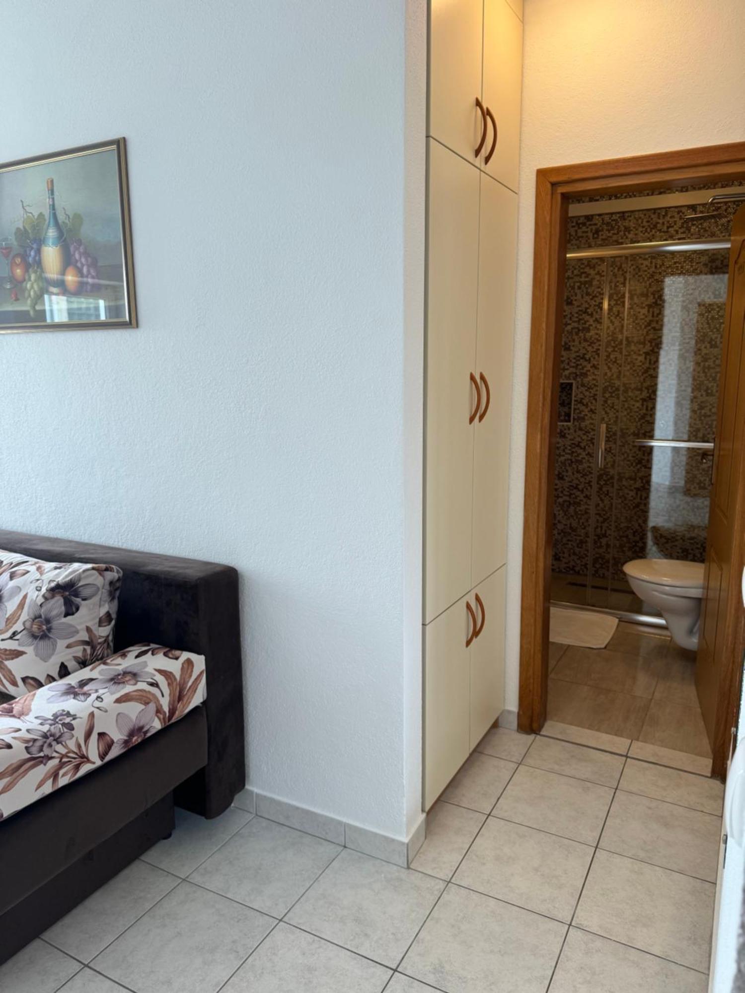 House 100M From The Beach With Free Parking And Breakfast Baška Voda المظهر الخارجي الصورة